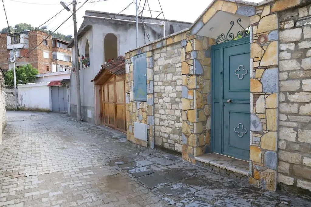 Semesterbostad Toni Apartment Berat
