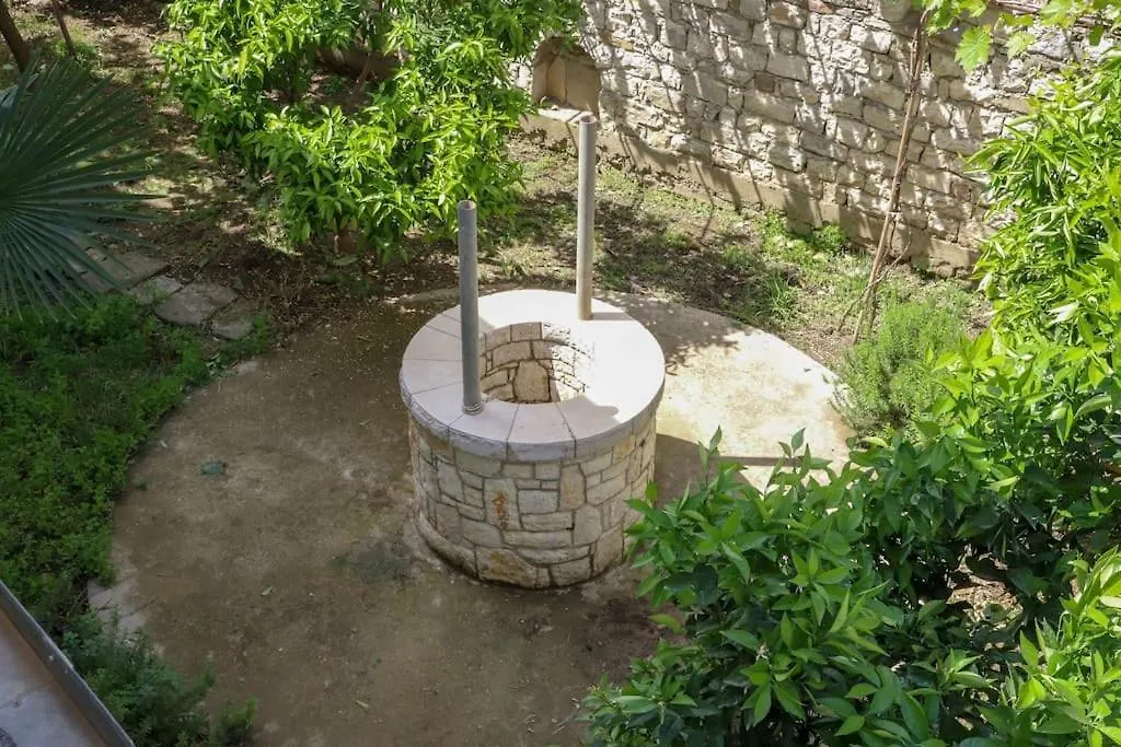 Toni Apartment Berat Semesterbostad